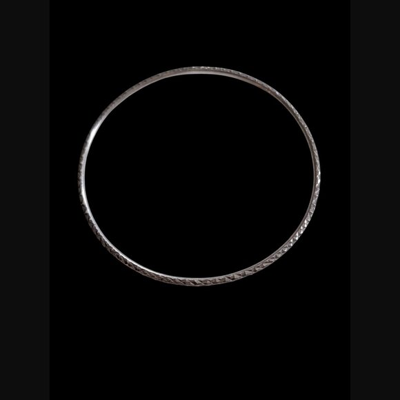 925 Sterling Silver Textured Diamond Pattern Size 8" 2mm Bangle Bracelet - Picture 3 of 12